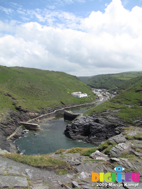 SX07325 Bostcastle and Harbour from Penally Point